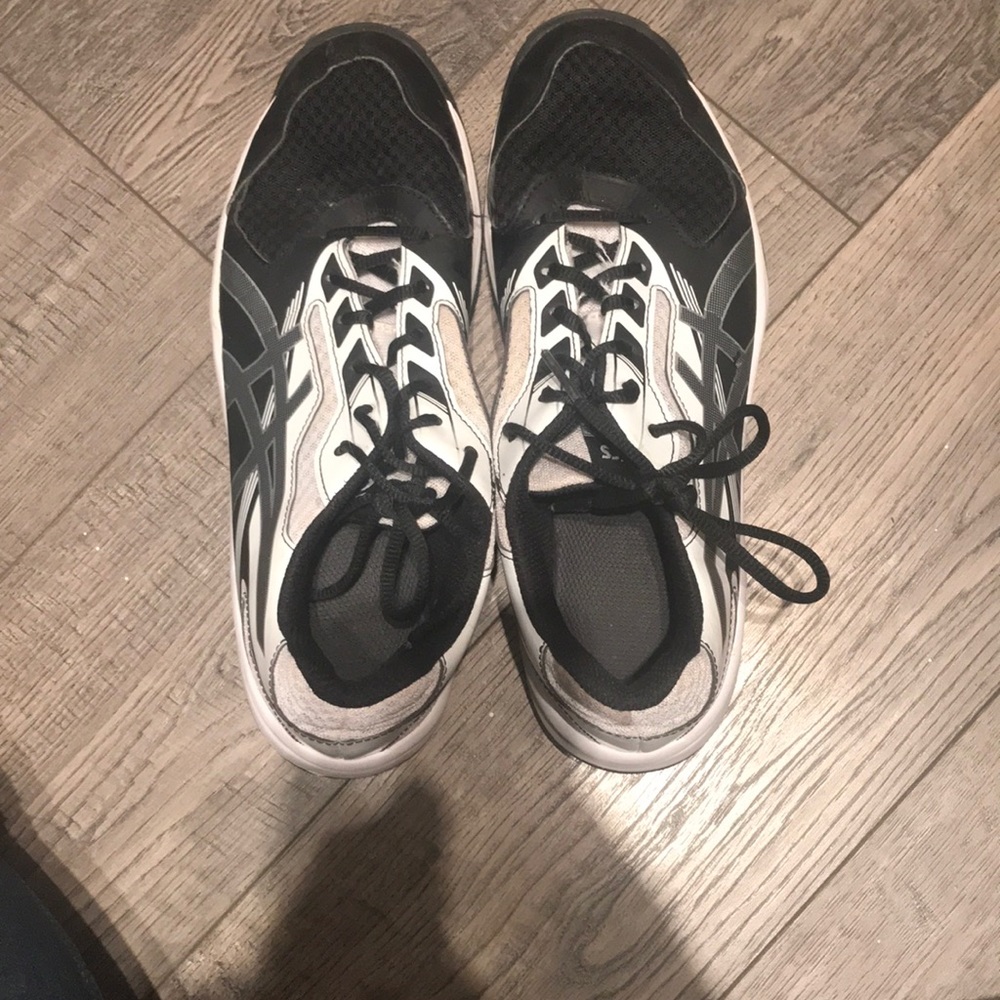 Volleyball shoes